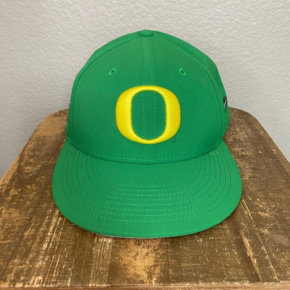 Nike True Dri Fit University of Oregon Ducks Hat fitted size 7